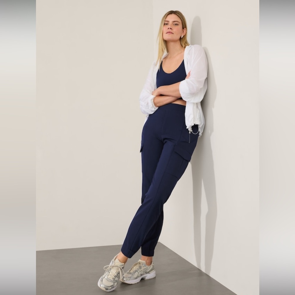 NWT- Athleta Endless Cargo Pant, size 6 - Picture 3 of 10